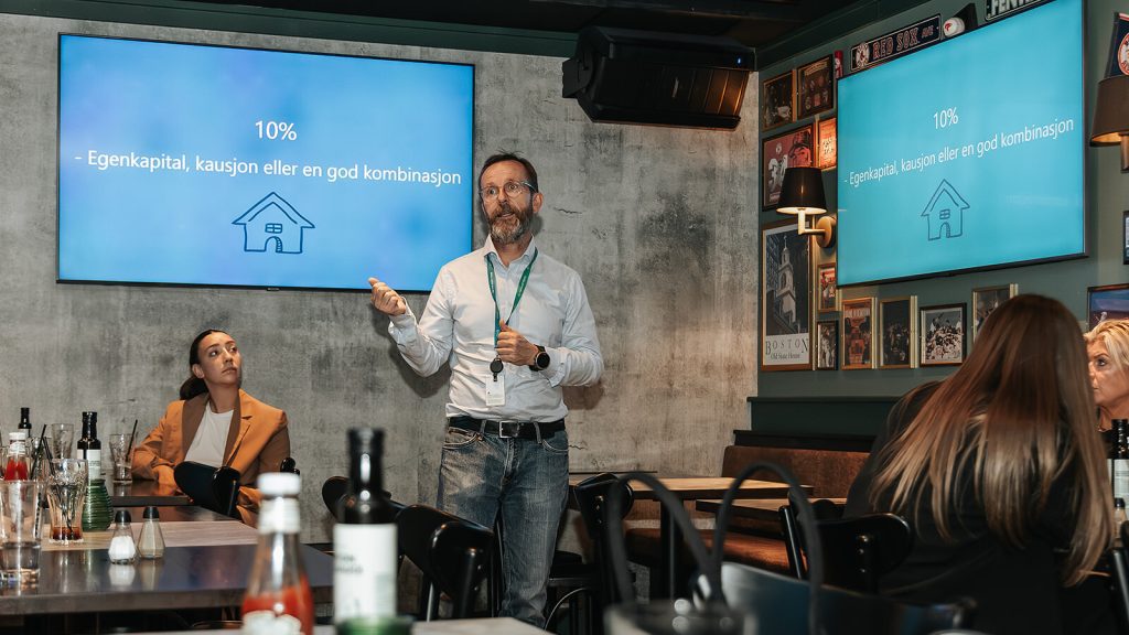Unge boligkjøpere har ofte liten egenkapital, men det finnes likevel muligheter til å få oppfylt boligdrømmen. Espen Bjørkmann hos DNB Harstad forteller om finansieringsmuligheter. Foto. Camilla Norvoll, Paparazzi